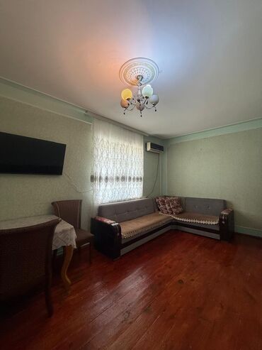 Köhnə tikili: Satılır: 1 otaqlı mənzil (şəkillərdə göründüyü kimi) Xüsusiyyətlər: - — 10