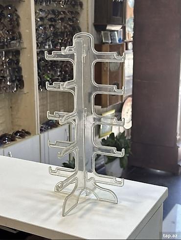 optika vitrini: Məhsul: Eynək sərgiləmə stendi Təsvir: - Material: şəffaf, möhkəm — 5