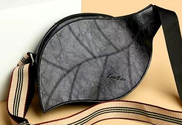 Классические сумки: Продаю сумки 1. Коричневая. Размер 32х25. В комплекте длинный — 3