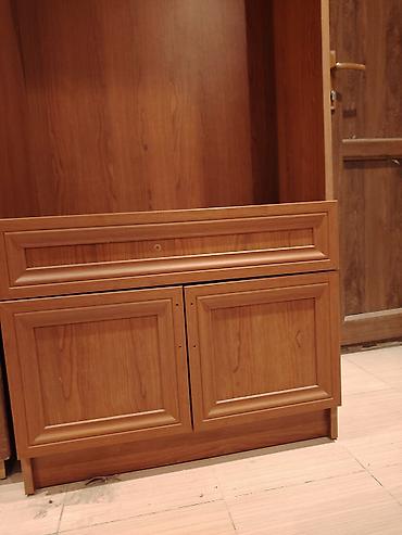 Mebel: İşlənmiş, 2 qapılı, Qəhvəyi, Açılan, Düz dolab — 2