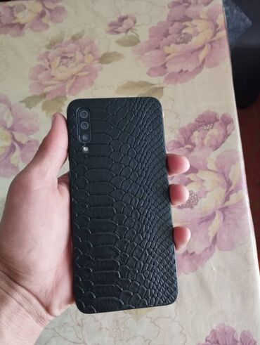 простые телефоны: Samsung Galaxy A50, Колдонулган, 32 ГБ, түсү - Кара, 2 SIM