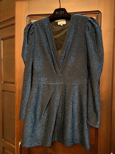 платья на новый год: Вечернее платье, Коктейльное, Короткая модель, С рукавами, M (EU 38)