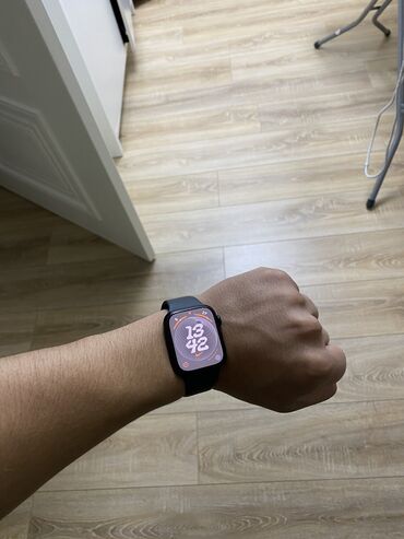 Наручные часы: Продаю Apple Watch 7 series 45mm в хорошем состоянии за исключением