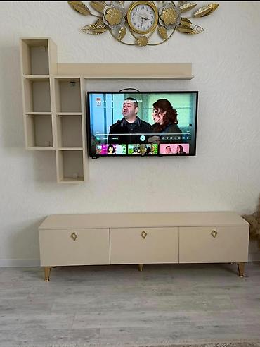 xonca altligi: Yeni, Düz TV altlığı, Polkalı, Laminat — 1