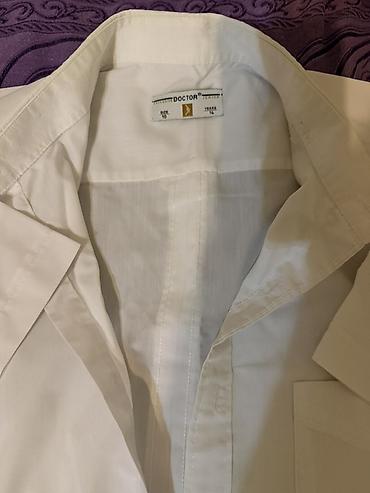 tibbi spirt: Ağ rəngli qısaqol iş köynəyi/laboratoriya üst köynəyi — 2
