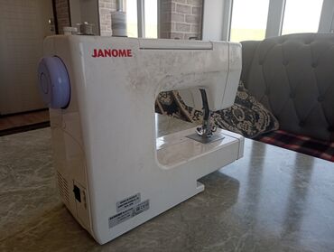 маленькая швейная машина: Швейная машина Janome, Электромеханическая, Автомат