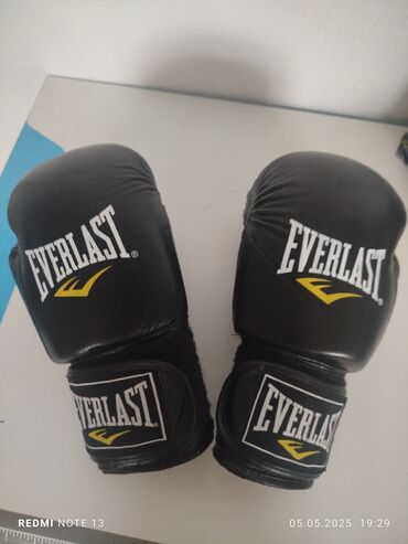 Другое для спорта и отдыха: Боксерские перчатки EVERLAST