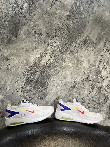 Patike i sportska obuća: Nike Air Max Bolt
Broj 39
Cena 6000din