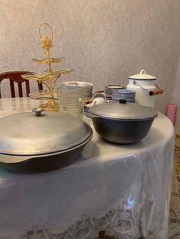 Шкафы: Алюминиевые казаны/утятницы с крышками – набор из 2 штук. Описание: - — 4