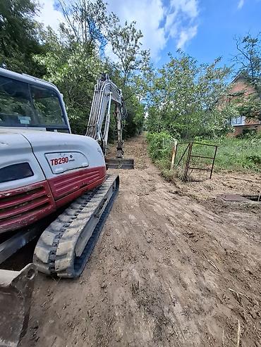 Građevinarstvo i rekonstrukcija: Usluga: Priprema i uređenje terena tucanikom/šljunkom Opis: - — 13