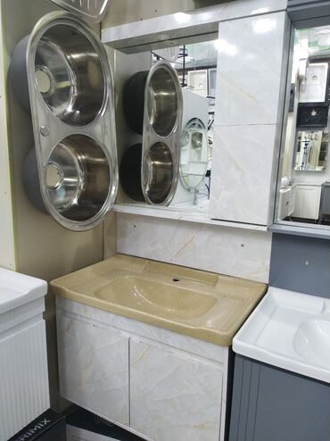 Təmir və tikinti: Divar şkafı ilə birlikdə lavabo dəsti. Şkaf mərmər effektli ağ