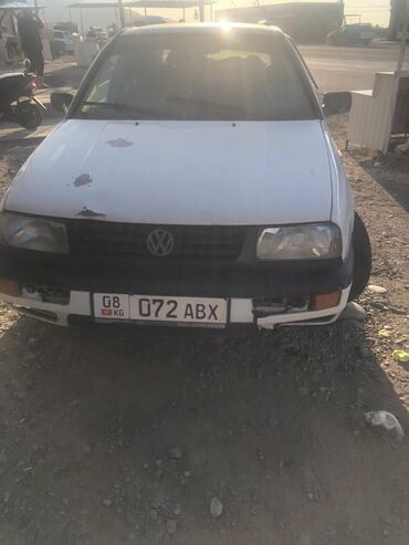 Volkswagen: Volkswagen Vento: 1996 г., 1.8 л, Механика, Бензин, Седан