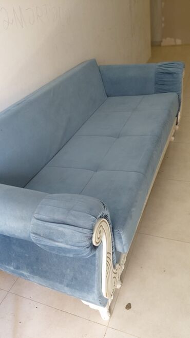 paletlərdən ibarət divan: Divan, Divan