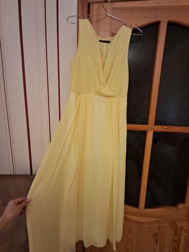 атласные сорочки ночные: Sarı rəngdə zərif uzun paltar - Brend etiketində “F&F” yazısı