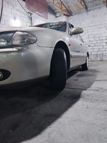 Hyundai: 1997 Hunday sanata mexanika barterdə var aklmyator təzə təkerlər — 2