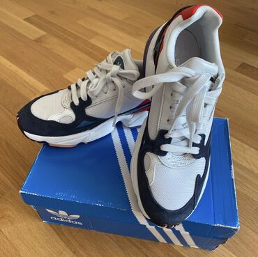 Krossovka ve ketlər: Adidas, Ölçü: 40, rəng - Ağ, İşlənmiş