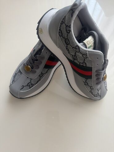 qaçış üçün qadın krosovkaları: Gucci, Ölçü: 39, rəng - Boz, Yeni