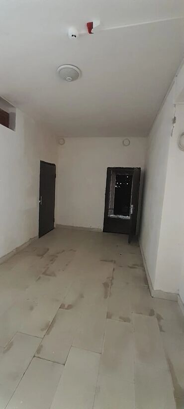 Kommersiya daşınmaz əmlakının satışı: KLİNİKA icarəyə verilir. Otaqların sayı 21 di. SAHƏSİ 430 kV . YENİ — 28