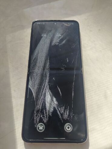 раскладные телефоны: Samsung Galaxy Z Flip 3, Б/у, 256 ГБ, цвет - Бежевый, 1 SIM