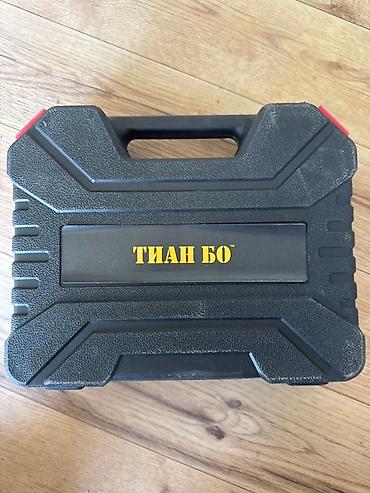 black decker: Набор аккумуляторной дрели-шуруповерта Tian Bo в черном кейсе содержит — 3