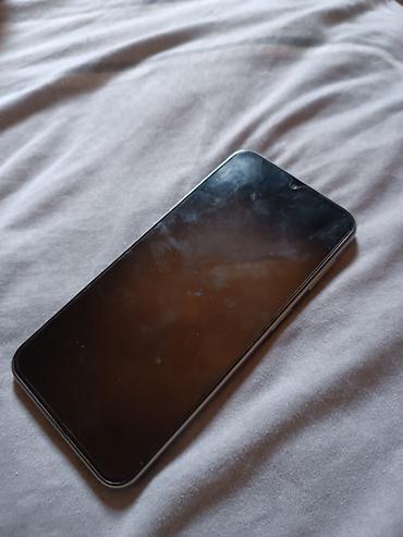 ucuz telefon aksesuarları: Smartfon – üçlü arxa kamera və damla tipli ön kamera kəsiyi — 2