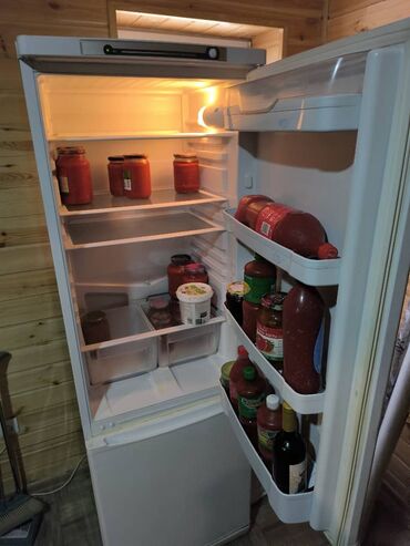 шкаф холодильный: Холодильник Indesit, Б/у, Двухкамерный, De frost (капельный), 50 * 190 * 40