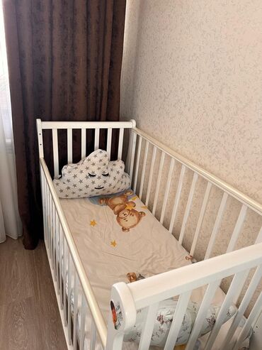 продам детскую кроватку: Для девочки и мальчика, Четырехугольная, Колыбель, С бортиками, Без механизма качания