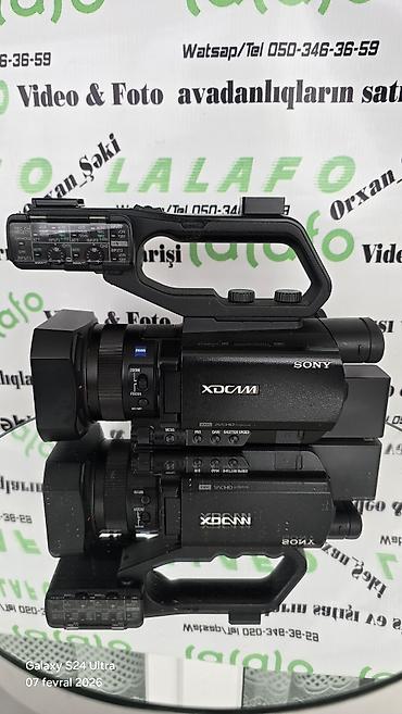 Videokameralar: Sony XDCAM X70 peşəkar videokamera. Üzərində 2 batareka adaptr çanta — 1
