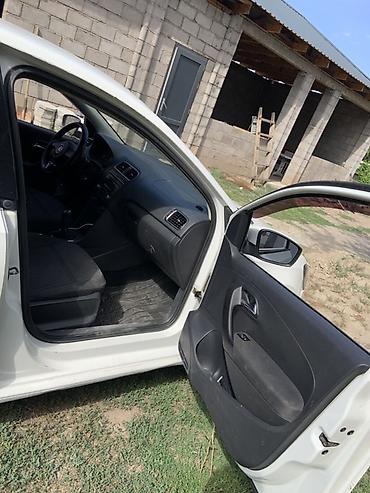 transporter multivan: Volkswagen Polo: 2012 г., 1.6 л, Механика, Бензин, Седан — 6