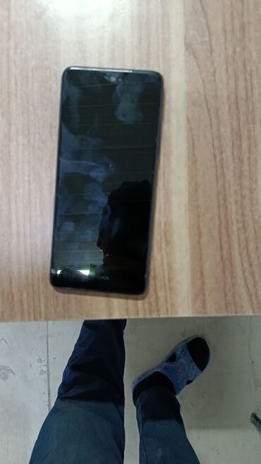 teləfon: Smartfon - Tam ekranlı, çərçivələri dar dizayn - Ön paneldə ön kamera