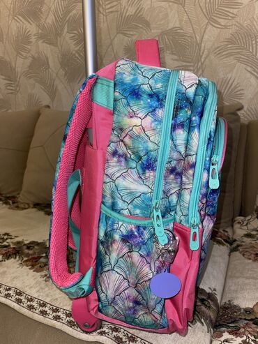 Çantalar: Mektebli çantasi ve yemek çantasi. Dest sekilde satilir. Sentyabrda — 8