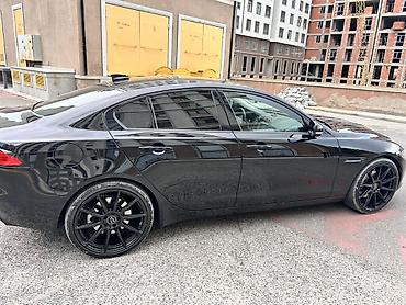 jaguar saat: Jaguar XE: 2 l | 2018 il 109800 km Sedan — 3