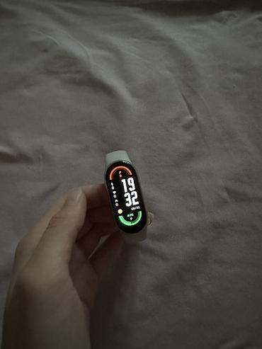 ПРОДАЮ Б/У, НО РАБОЧИЙ Фитнес-браслет с цветным AMOLED-экраном ВСЕ В