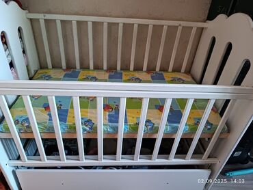 детская кровать ручная работа из дерева: Детская кроватка с маятниковым механизмом и выдвижным ящиком