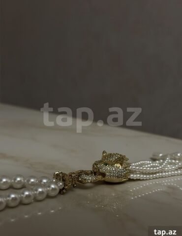 Bijuteriya dəstləri: Lux keyfiyyet.Bir-birinden gözel aksesuarlar.Heç taxılmayıb. Her biri — 5