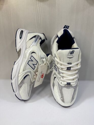Ботинки: New Balance 530 running krossovkaları - Rəng: ağ/gümüşü detallarla