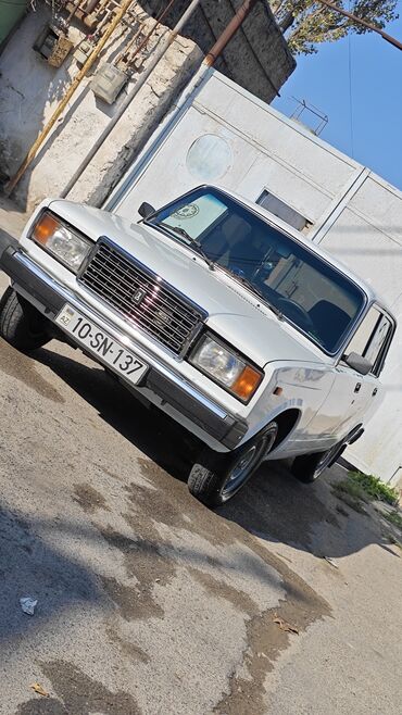VAZ (LADA): Model: Lada 2107 Kuzov: sedan, ağ rəng Yanacaq: benzin Ötürmə — 2