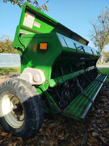 Toxum səpənlər: Yaşıl rəngli kənd təsərrüfatı səpinqi maşını (taxıl/yonca/çəmən toxumu — 1