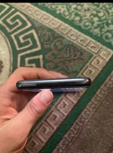 чехлы на: Samsung Galaxy A32, Б/у, 64 ГБ, цвет - Черный, 2 SIM
