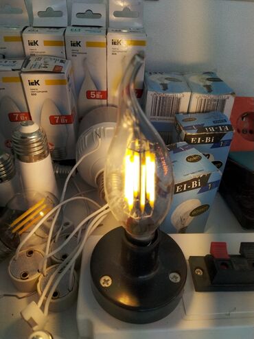 светильник led: Klassik formalı, lED elementli lampa. Ev və ya ofis üçün işıqlandırma