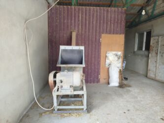 Süd sağan aparatlar: Ot üyüdən 3faza 14kv mator saatda 10 ədəd pres üyüdür yaxşı