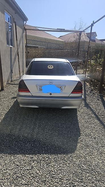 w202 rezin: Mercedes‑Benz sedan Xüsusiyyətlər: - Kuzov: sedan, gümüşü rəng - — 1