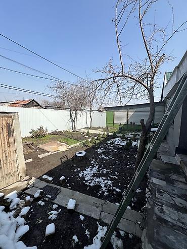 Продажа полдома: Продается участок с домом в районе Восточного вокзала, дороги — 13