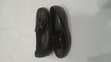 Digər ayaqqabılar: Ölçü: 39, rəng - Qara, Yeni — 9