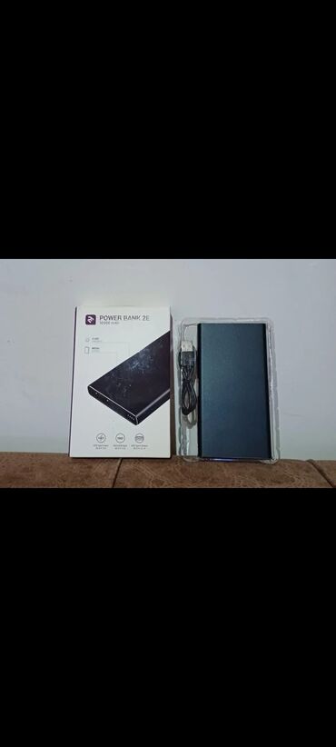 Mikrofonlar: Bu 10000 mah tutumlu qara rengli poverbankdır baterayası smartfonlar