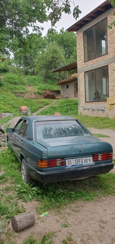 срочно мерс: Mercedes-Benz 190: 1987 г., 2 л, Механика, Бензин, Седан