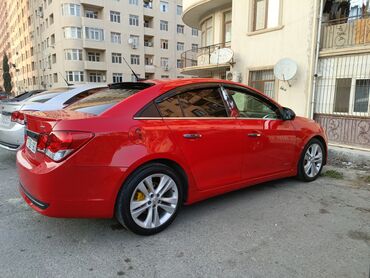 Chevrolet: Chevrolet Cruze sedan – parlaq qırmızı rəngdə, idman görünüşlü paket — 2
