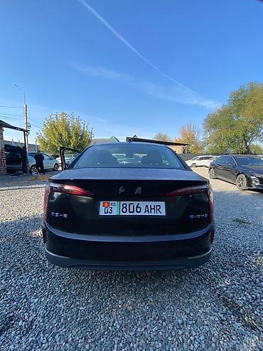 Продажа авто: Hongqi E-QM5, электрический седан Основные характеристики: - Тип — 2