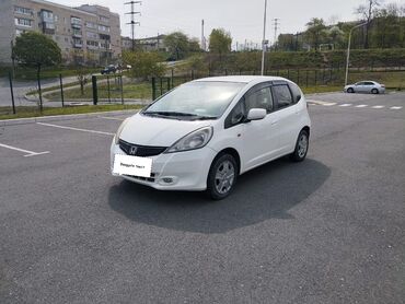 Honda: Honda Fit: 2013 г., 1.3 л, Вариатор, Бензин, Хэтчбэк