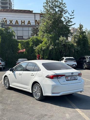 на corolla: Toyota Corolla: 2022 г., 1.8 л, Автомат, Гибрид, Седан — 4